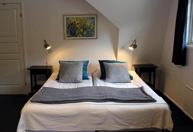 家庭间, Rasta Lilla Edet