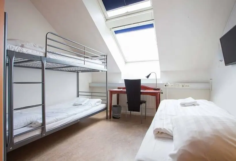 バスルーム共有のトリプルスタンダード, Pronova Hotell & Vandrarhem