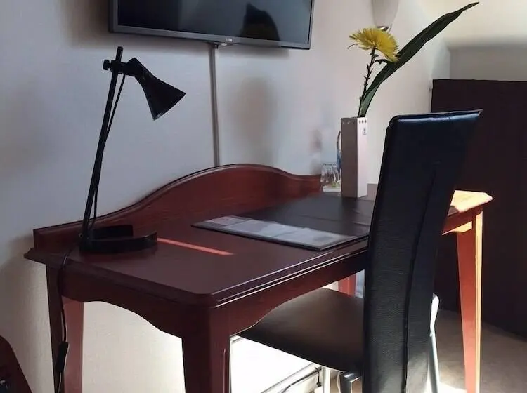 バスルーム共有のトリプルスタンダード, Pronova Hotell & Vandrarhem