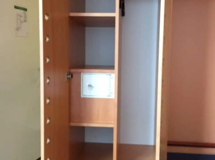 バスルーム共有のトリプルスタンダード, Pronova Hotell & Vandrarhem