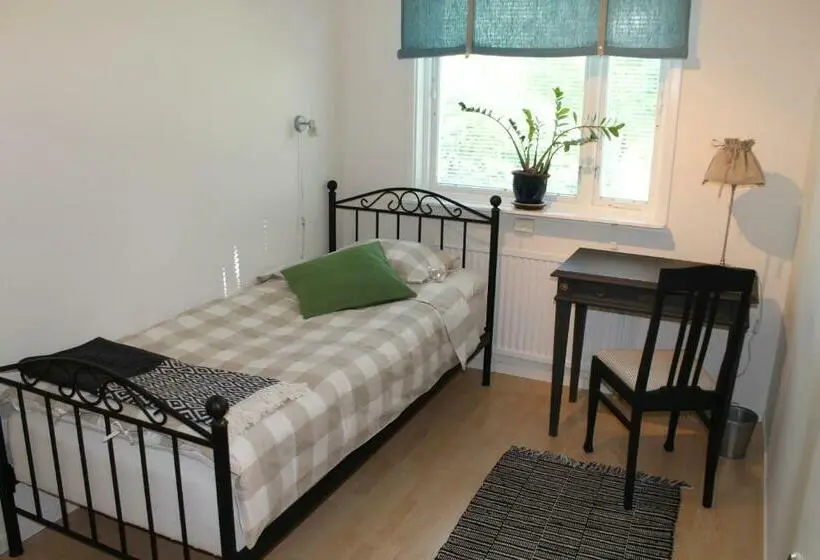 Basic Yhden Hengen Huone, Tant Grön B&b