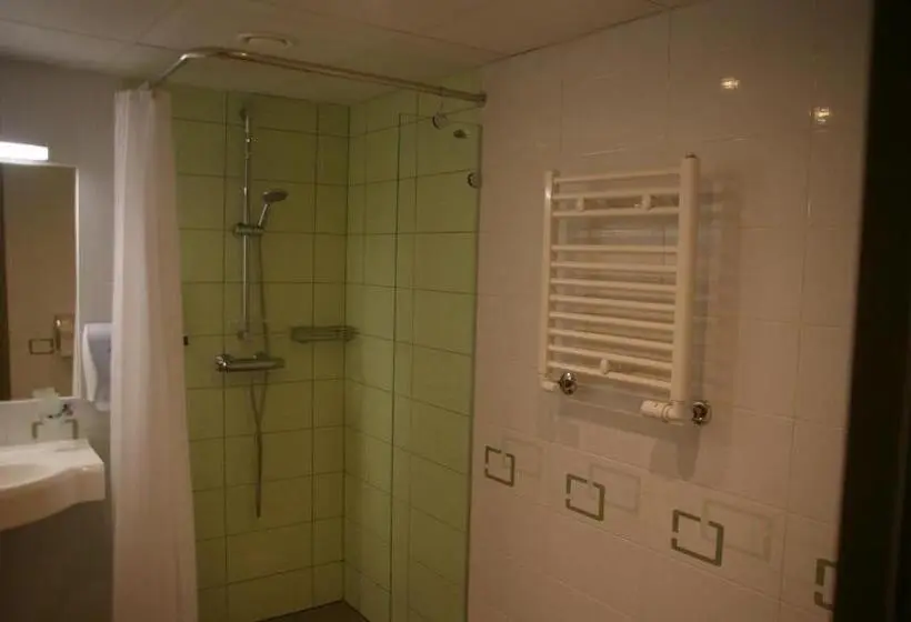 اتاق خانوادگی, Tehvandi Hotell