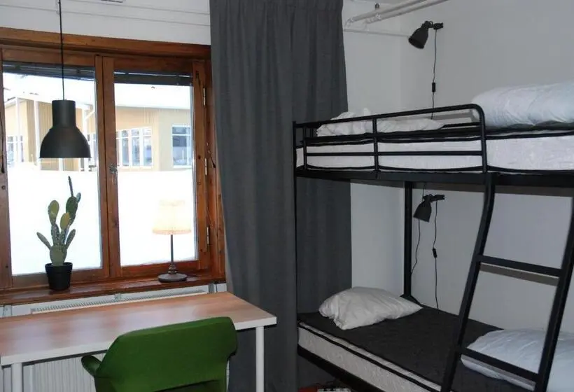 Standard Neljän Hengen Huone Jaettu Kylpyhuone, Storstrand Kursgård