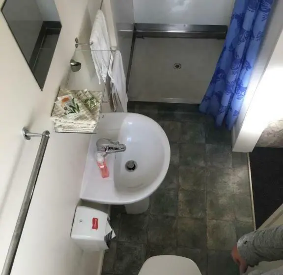 استودیوی استاندارد, Alma Motel