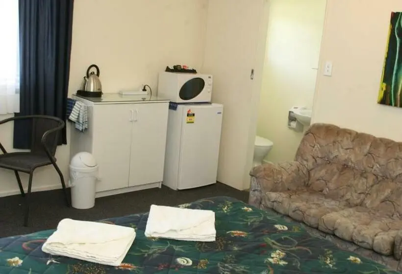 استودیوی استاندارد, Alma Motel