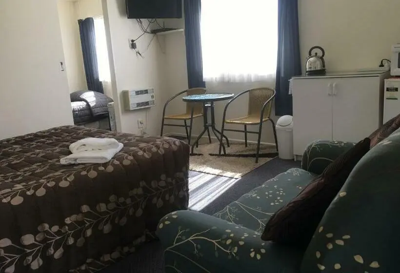 استودیوی استاندارد, Alma Motel