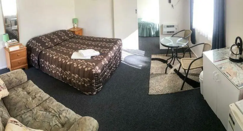 استودیوی استاندارد, Alma Motel