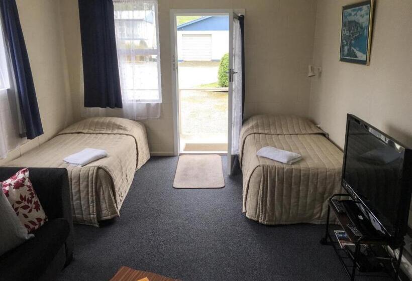 דירת משפחה, Alma Motel