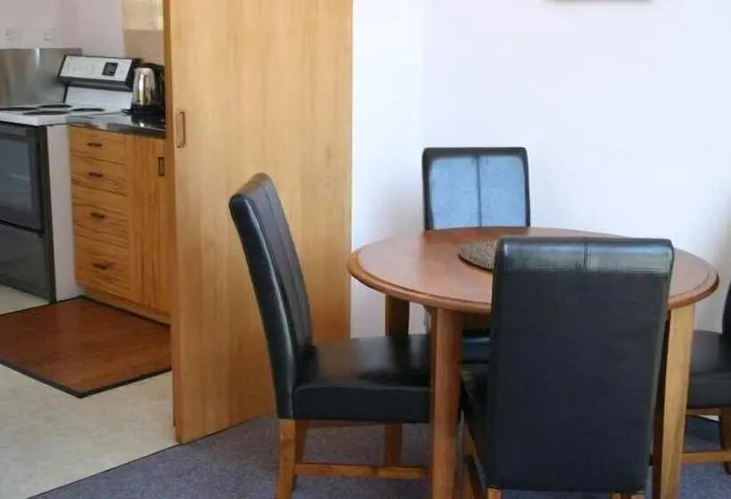 Standard-studio, Apostles View Motel