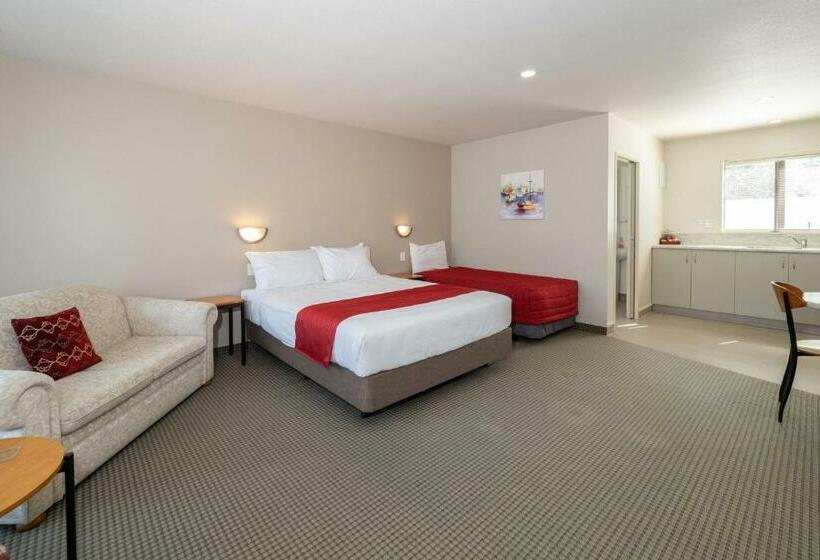 スーペリアスタジオ, Ashburton's Regency Motel