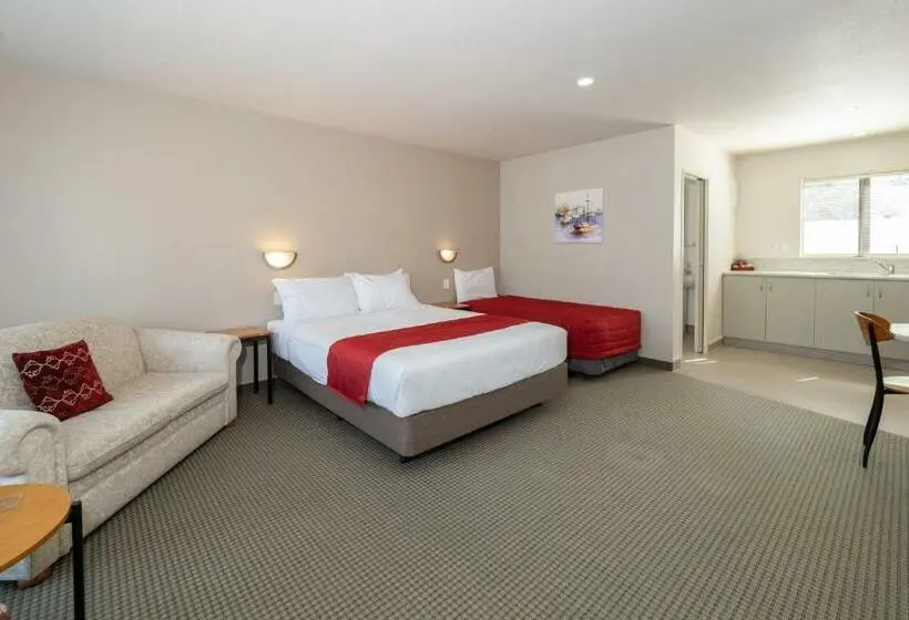 Superior-studio, Ashburton's Regency Motel