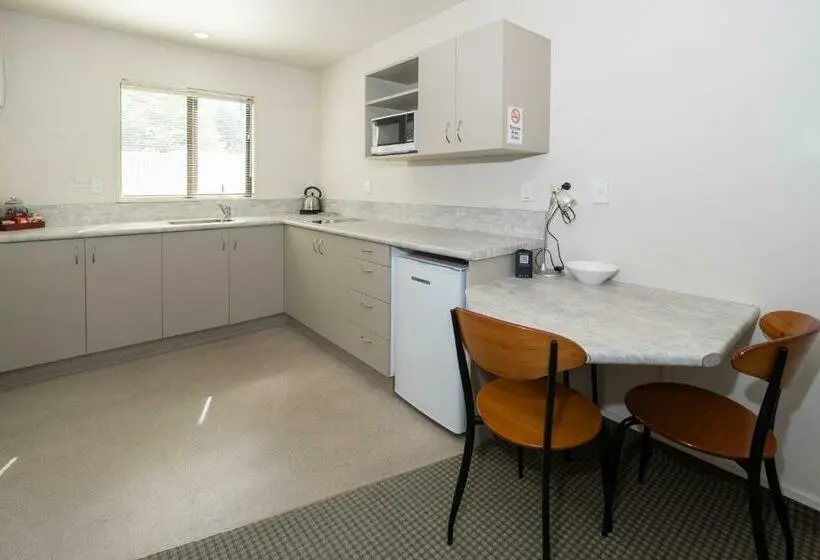 Superior-studio, Ashburton's Regency Motel
