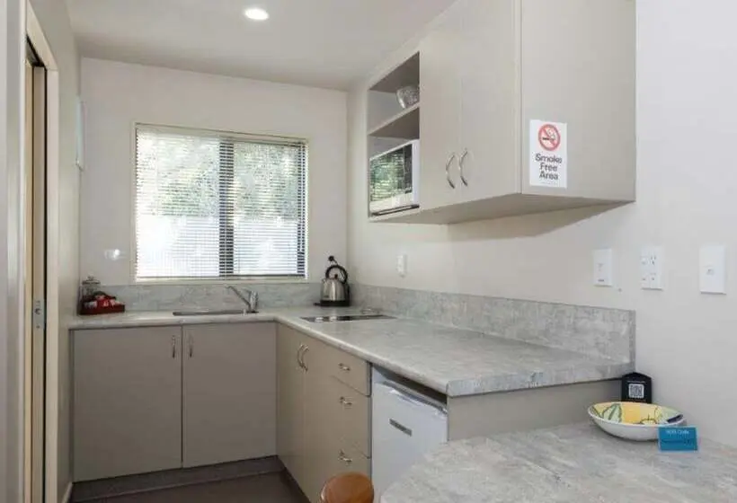 Superior-studio, Ashburton's Regency Motel