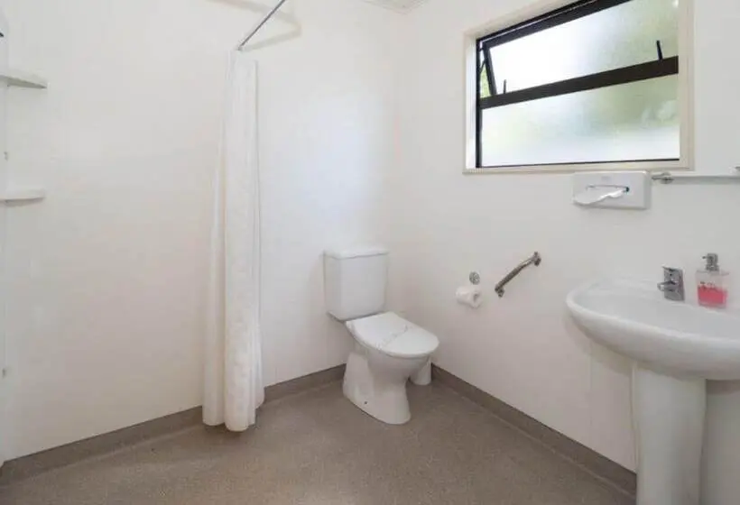 Superior-studio, Ashburton's Regency Motel