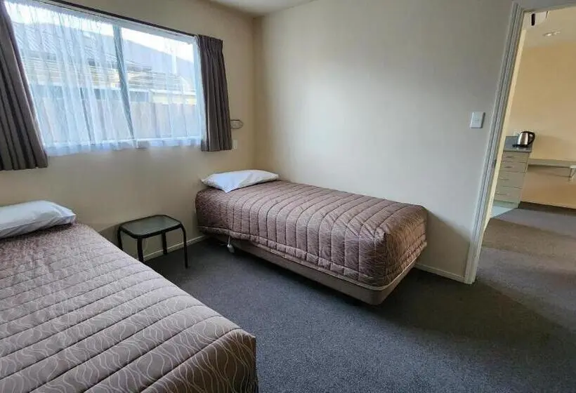 Perhehuoneisto 2 Makuuhuonetta, Ashburton's Regency Motel