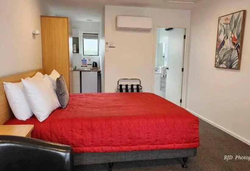 Standard-studio, Ashburton's Regency Motel