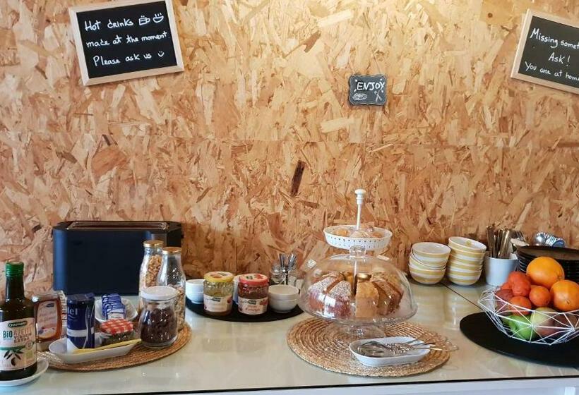 اتاق خانوادگی, 100 Contos