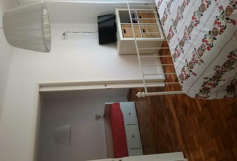 اتاق خانوادگی, 100 Contos