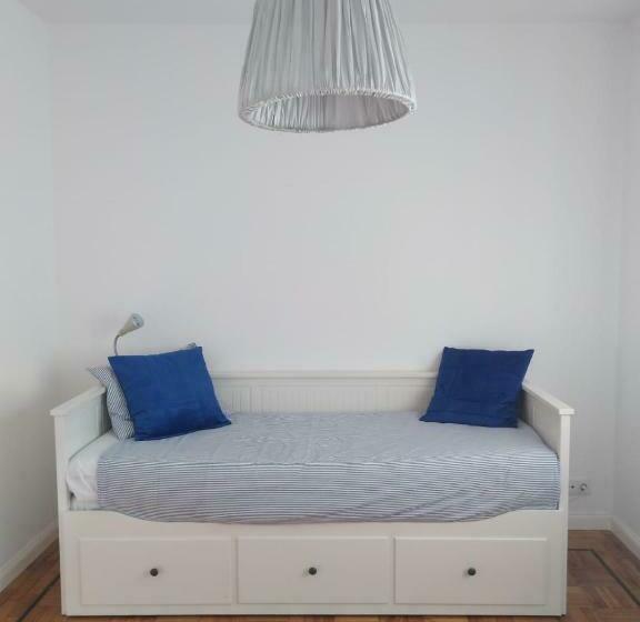 اتاق استاندارد, 100 Contos