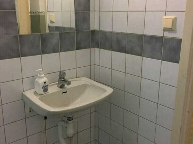 Banyo Paylaşımlı Ekonomik Oda, L östergyllen