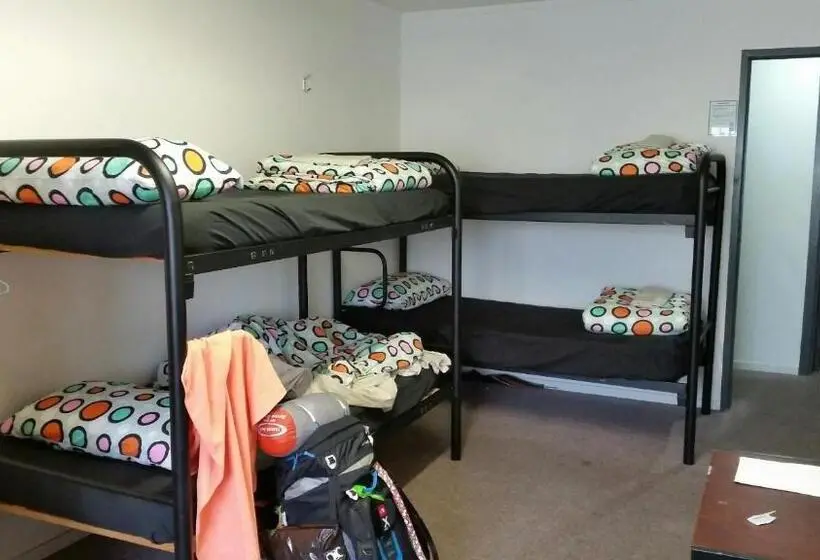 ルームシェアのワンベッド, Loft 109 Backpackers Hostel