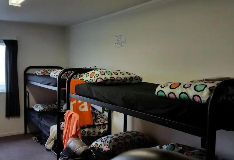 ルームシェアのワンベッド, Loft 109 Backpackers Hostel