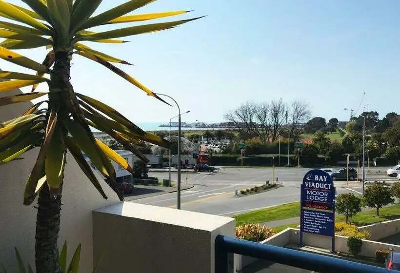 استودیو اجرایی, Bay Viaduct Motor Lodge
