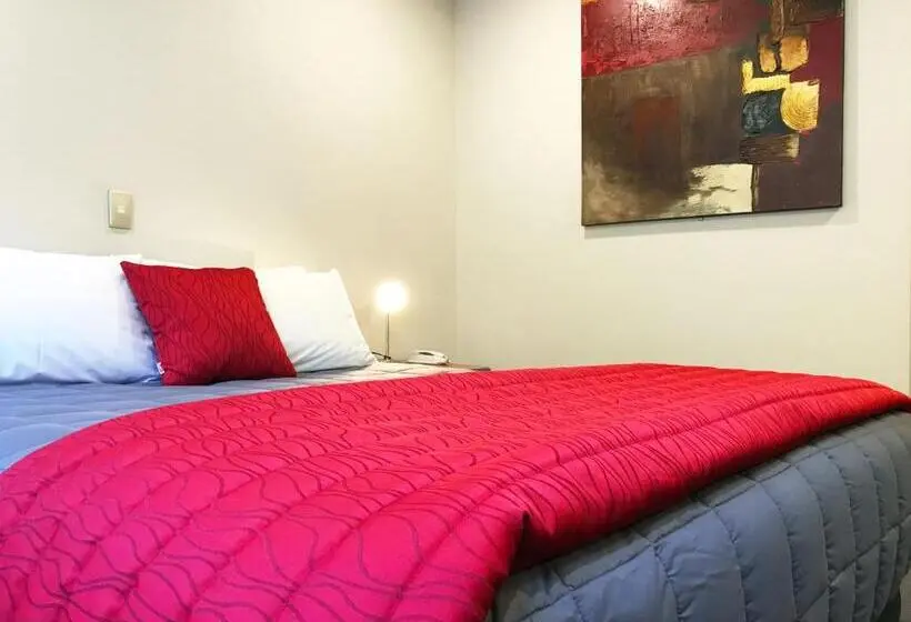 استودیوی استاندارد اینتریور, Bay Viaduct Motor Lodge