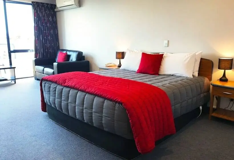 استودیو اجرایی, Bay Viaduct Motor Lodge