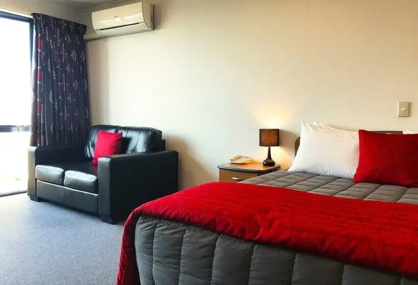 استودیو اجرایی, Bay Viaduct Motor Lodge