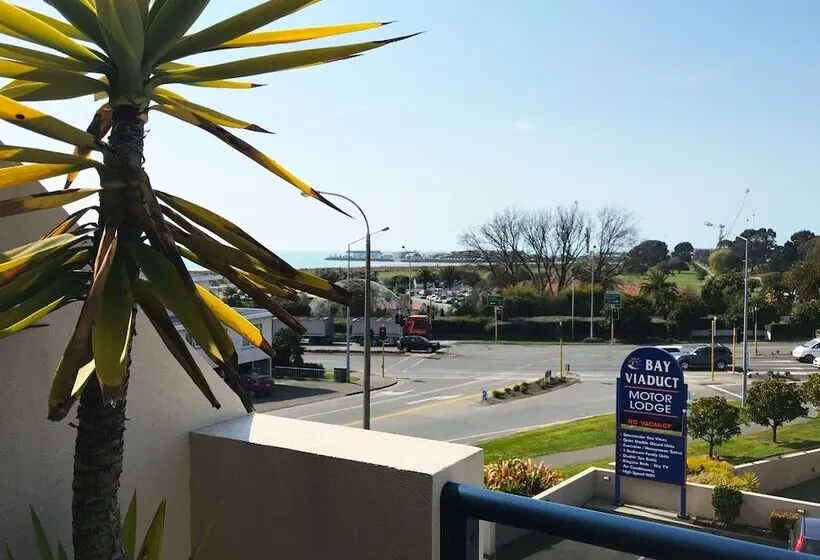استودیو اجرایی, Bay Viaduct Motor Lodge