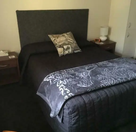 スタンダードスタジオ, Mount View Motel Hawera