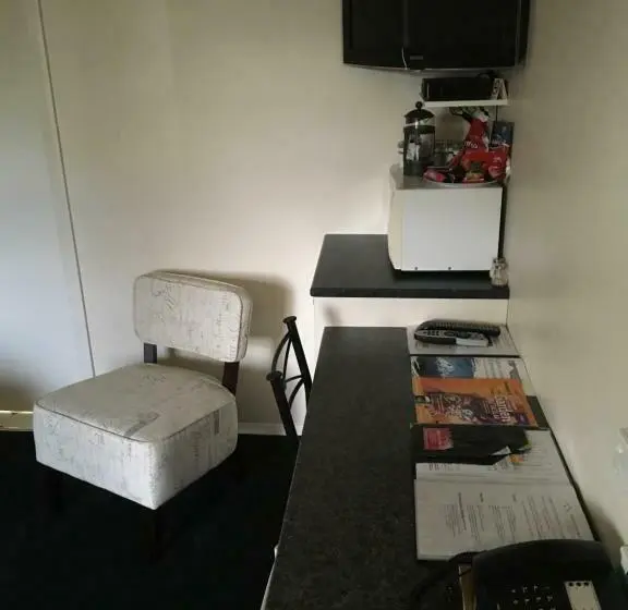 スタンダードスタジオ, Mount View Motel Hawera