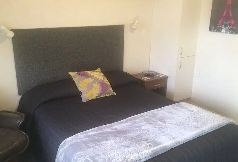 スタンダードスタジオ, Mount View Motel Hawera