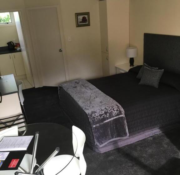 סטודיו דלוקס, Mount View Motel Hawera