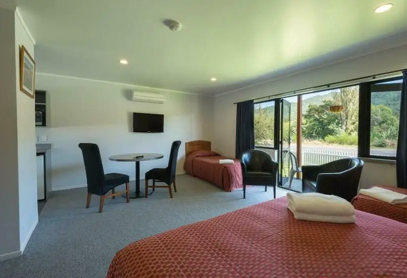 スタンダードスタジオ, Oasis Motel & Holiday Park Turangi