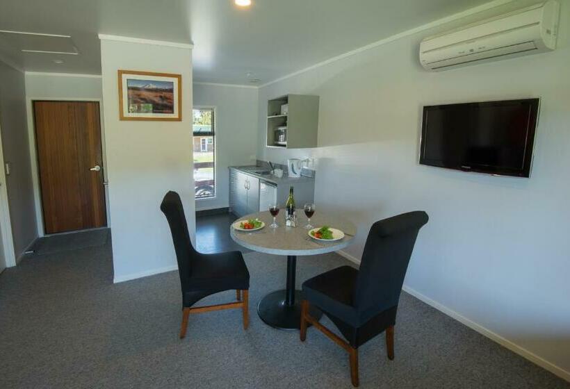 스탠다드 스튜디오, Oasis Motel & Holiday Park Turangi
