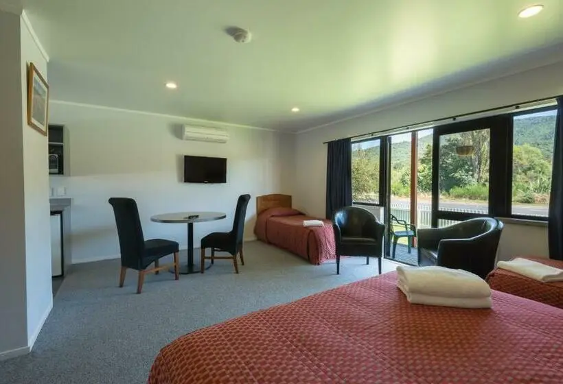 スタンダードスタジオ, Oasis Motel & Holiday Park Turangi