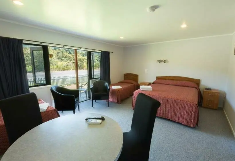 スタンダードスタジオ, Oasis Motel & Holiday Park Turangi