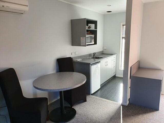 스탠다드 스튜디오, Oasis Motel & Holiday Park Turangi
