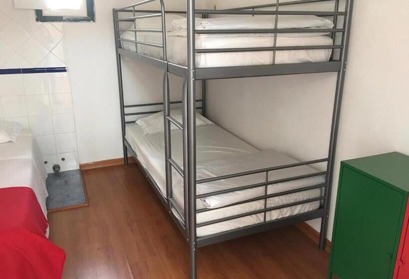سرير فى غرفة مشتركه, Residencial Avenida Hostel