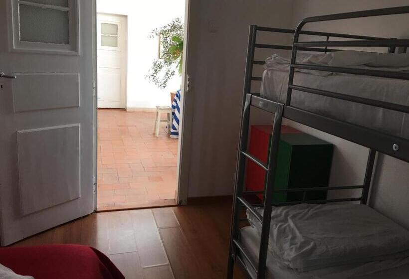 سرير فى غرفة مشتركه, Residencial Avenida Hostel