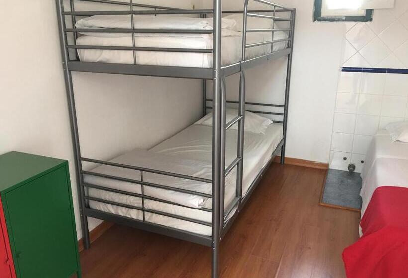 سرير فى غرفة مشتركه, Residencial Avenida Hostel