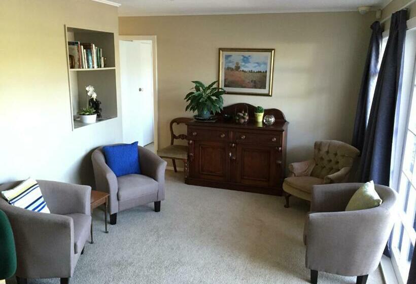 جناح مطلّ علي حمام السباحة, Te Moana Bed & Breakfast