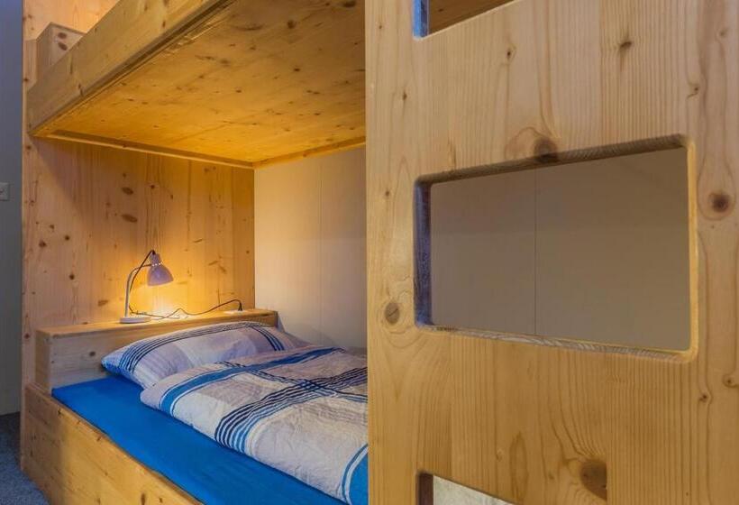 Standard Fyrbäddsrum Delat Badrum, Mountain Lodge Backpackercamp