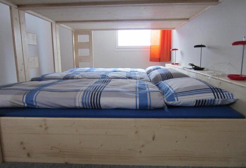 Säng i Delat Rum, Mountain Lodge Backpackercamp