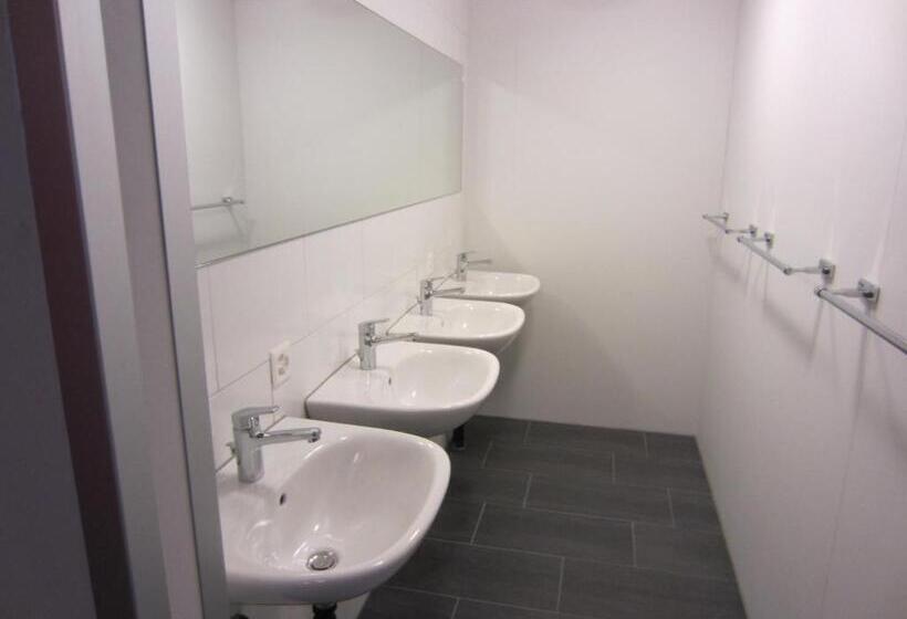 Säng i Delat Rum, Mountain Lodge Backpackercamp