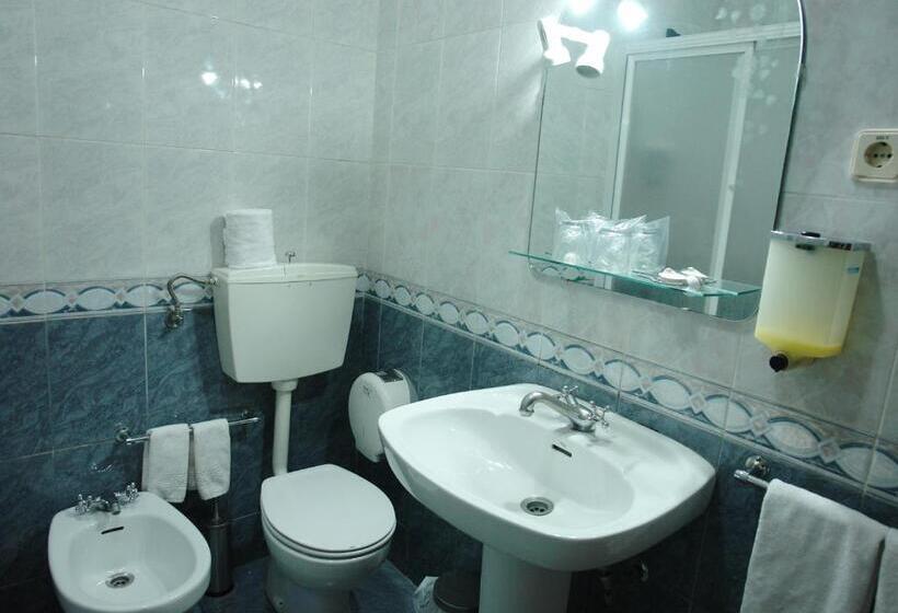 اتاق استاندارد سه نفره, Dona Maria