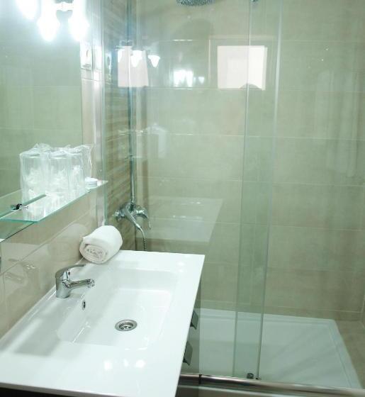 اتاق استاندارد سه نفره, Dona Maria