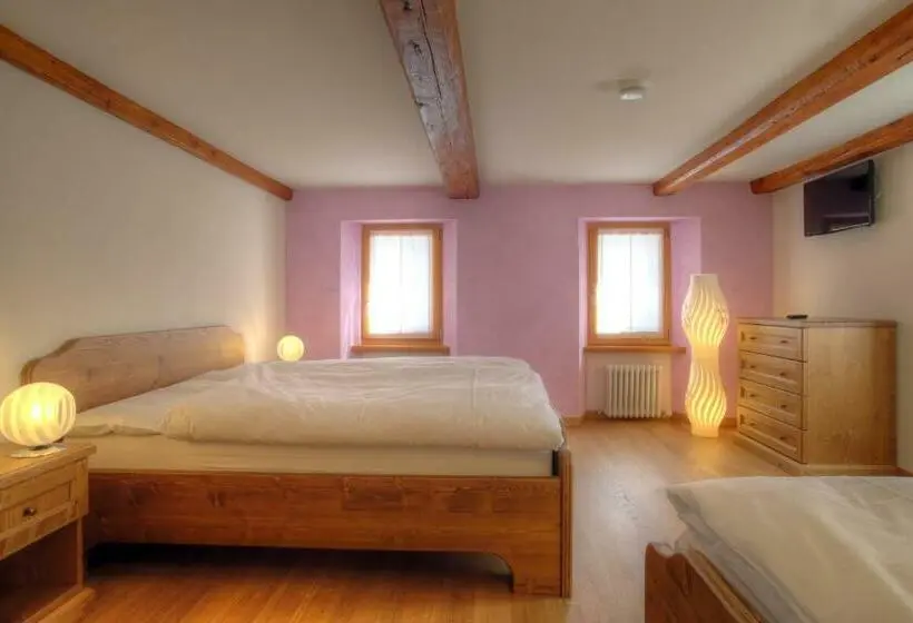 Deluxe Neljän Hengen Huone, Locanda Orelli